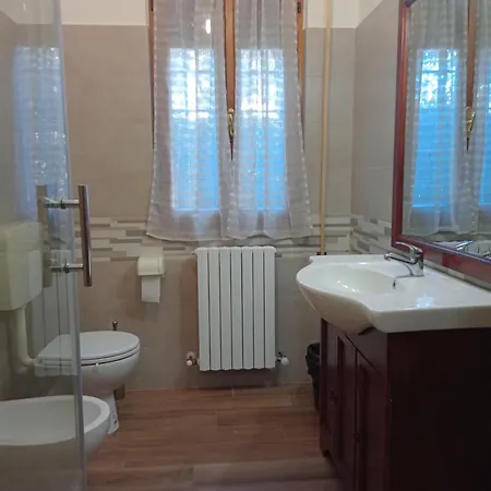 Casa Gatta Rossa Orange Cat House Pescia
