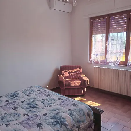 Apartment Casa Gatta Rossa Orange Cat House Pescia