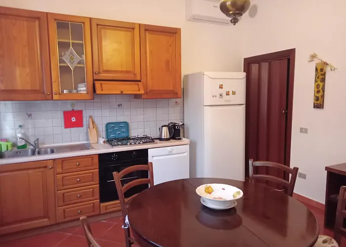 Casa Gatta Rossa Orange Cat House 페시아